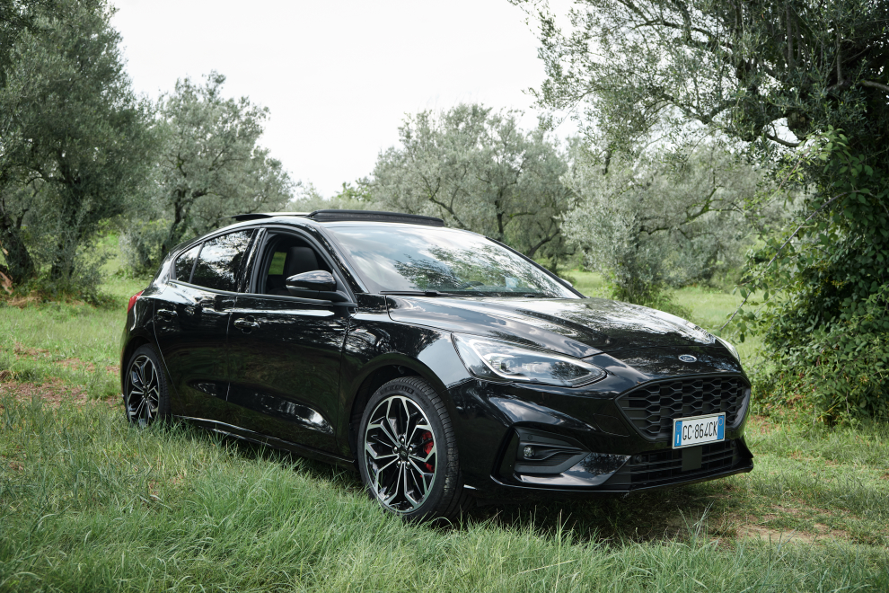 Ford-FOCUS-ST-Line-EcoBoost-Hybrid-performancemag.it-2021-