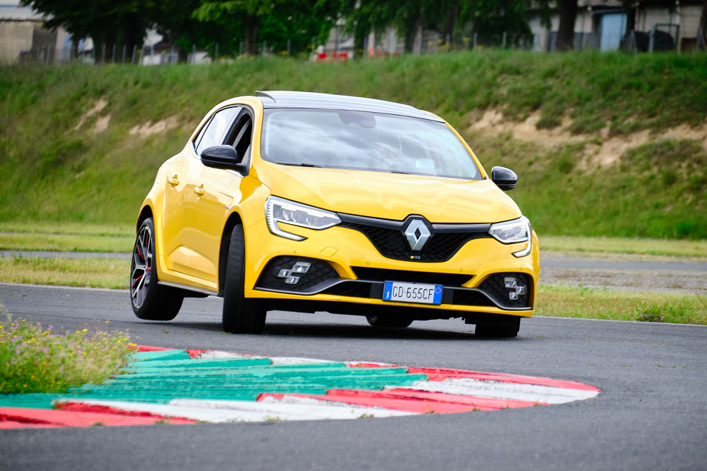 Renault-Megane-R.S.-Trophy-2021-performancemag.it-2021