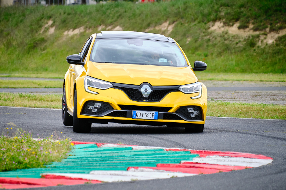 Renault-Megane-R.S.-Trophy-2021-performancemag.it-2021