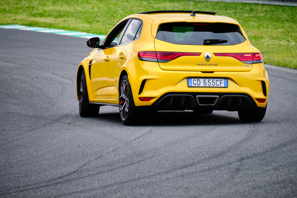 Renault-Megane-R.S.-Trophy-2021-performancemag.it-2021