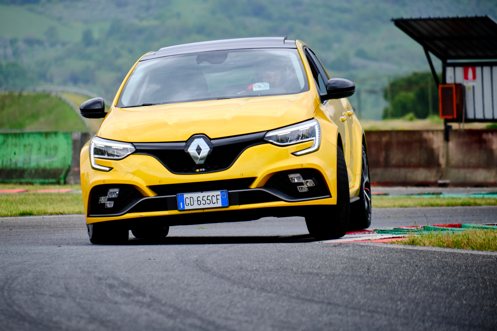 Renault-Megane-R.S.-Trophy-2021-performancemag.it-2021