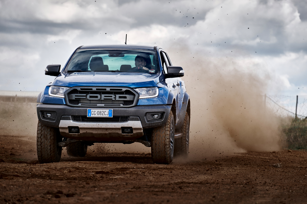 Ford-Raptor-Vs-Yacar-Cross-2021-performancemag.it-2021