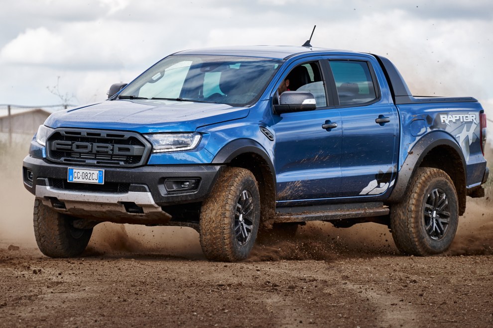 Ford-Raptor-Vs-Yacar-Cross-2021-performancemag.it-2021