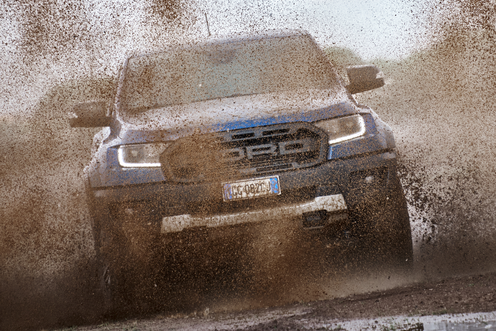 Ford-Raptor-Vs-Yacar-Cross-2021-performancemag.it-2021