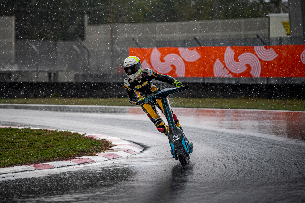  PMT-Tyres-eSC-scooter-performancemag.it