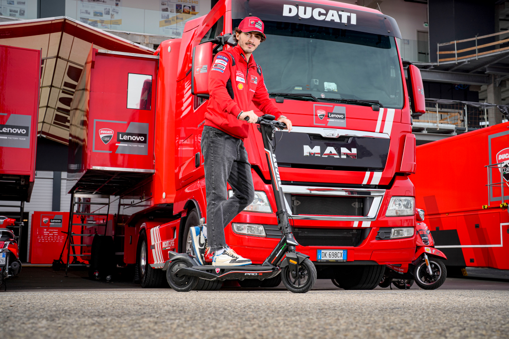 PRO-III-ducati-urban-e-mobility-2021-performancemag.it-2021