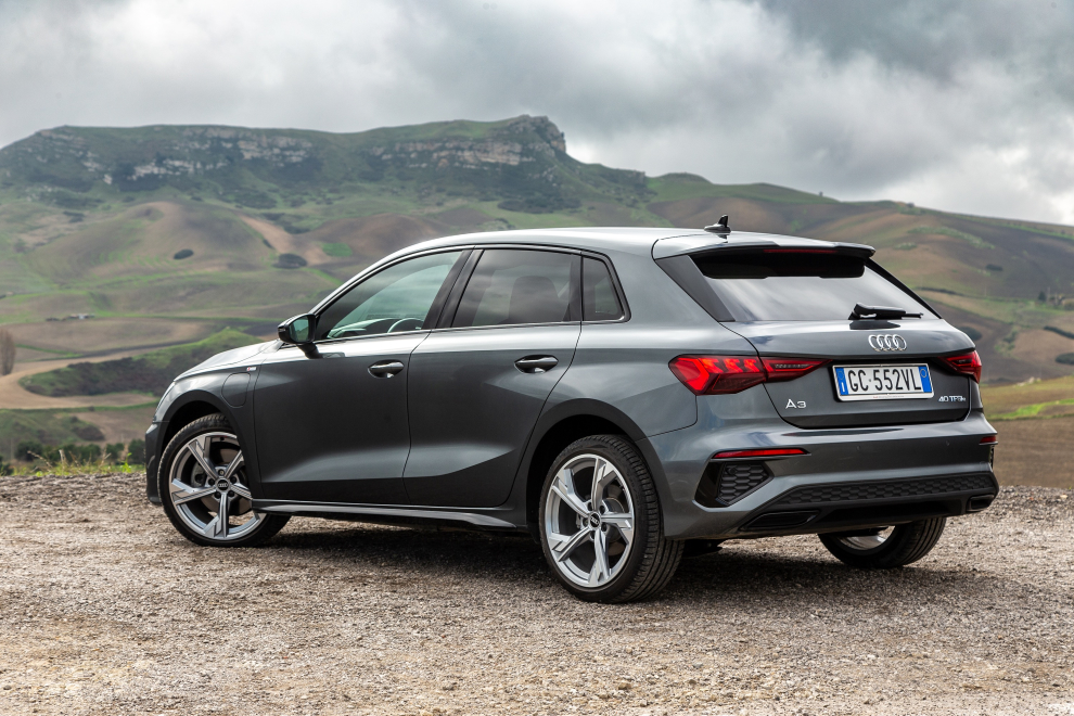  audi-2022-RS3-A3-plug-in