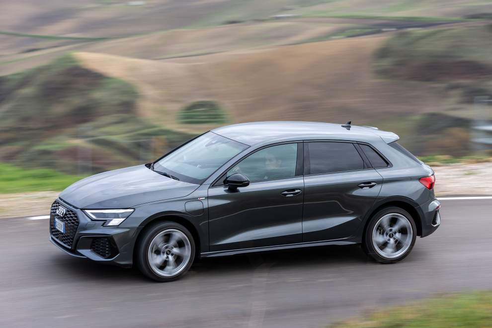  audi-2022-RS3-A3-plug-in