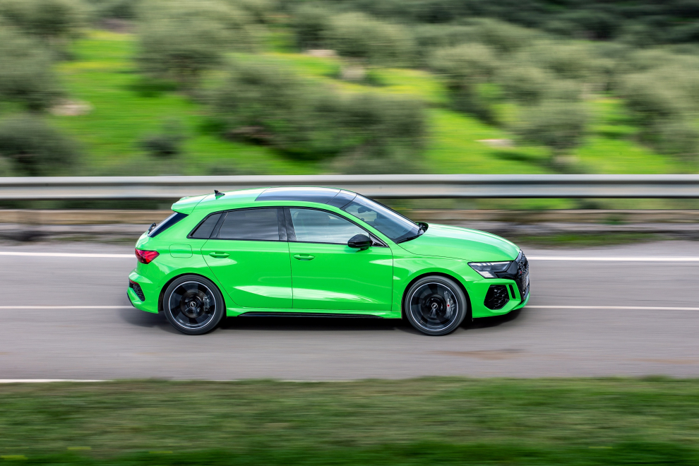  audi-2022-RS3-A3-plug-in