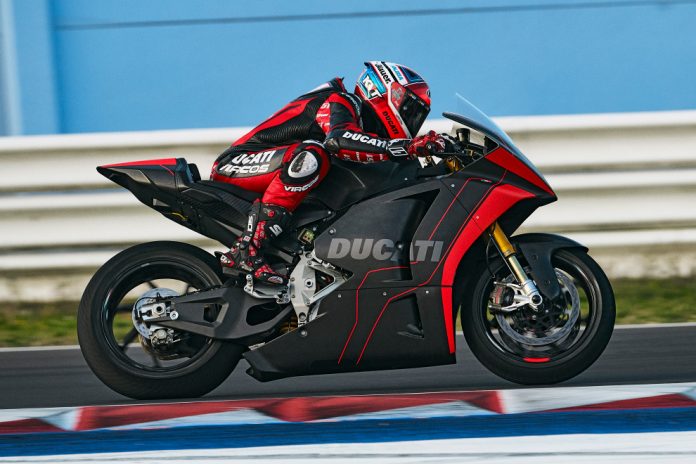 performancemag.it-DUCATI-MOTOE-V21L-2023
