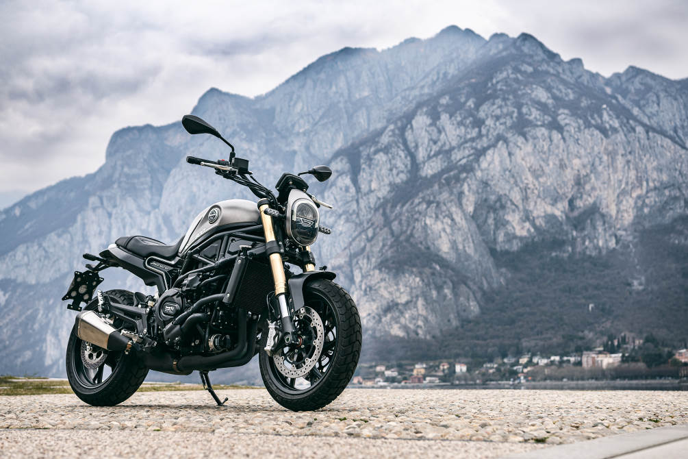  performancemag.it-2022-benelli-leoncino-800