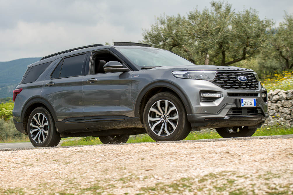 performancemag.it-2022-Ford-Explorer-plug-in-hybrid-in-sabina