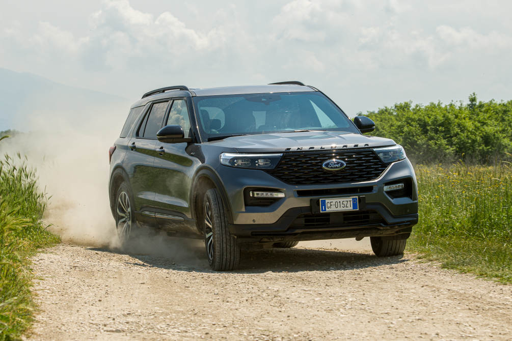 performancemag.it-2022-Ford-Explorer-plug-in-hybrid-in-sabina