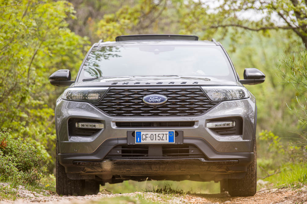 performancemag.it-2022-Ford-Explorer-plug-in-hybrid-in-sabina