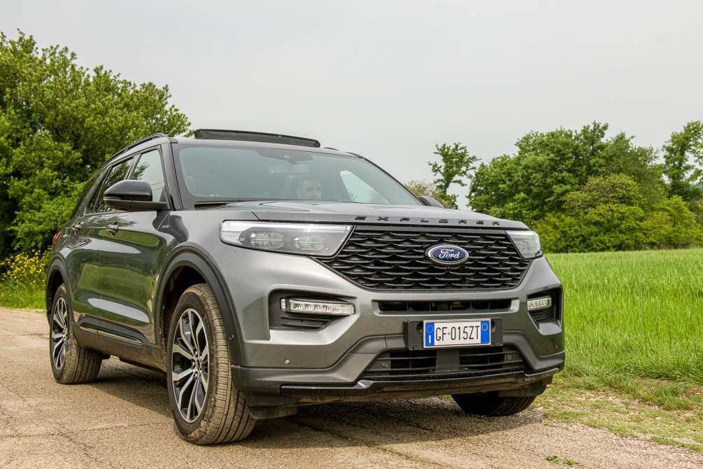 performancemag.it-2022-Ford-Explorer-plug-in-hybrid-in-sabina