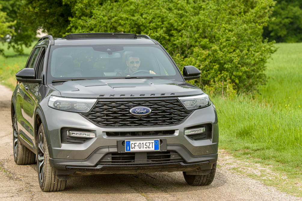 performancemag.it-2022-Ford-Explorer-plug-in-hybrid-in-sabina