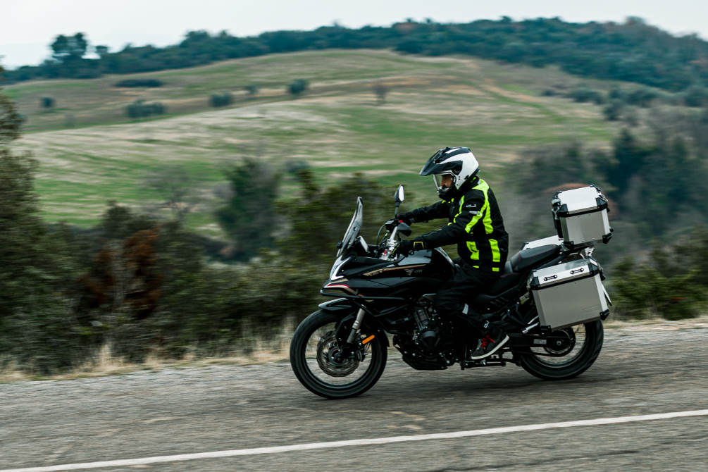 performancemag.it-CFMoto-MT800-Voge-DSX500