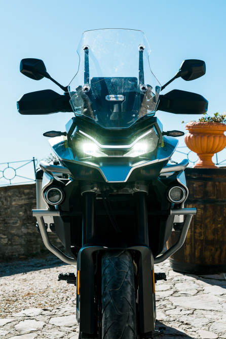 performancemag.it-CFMoto-MT800-Voge-DSX500