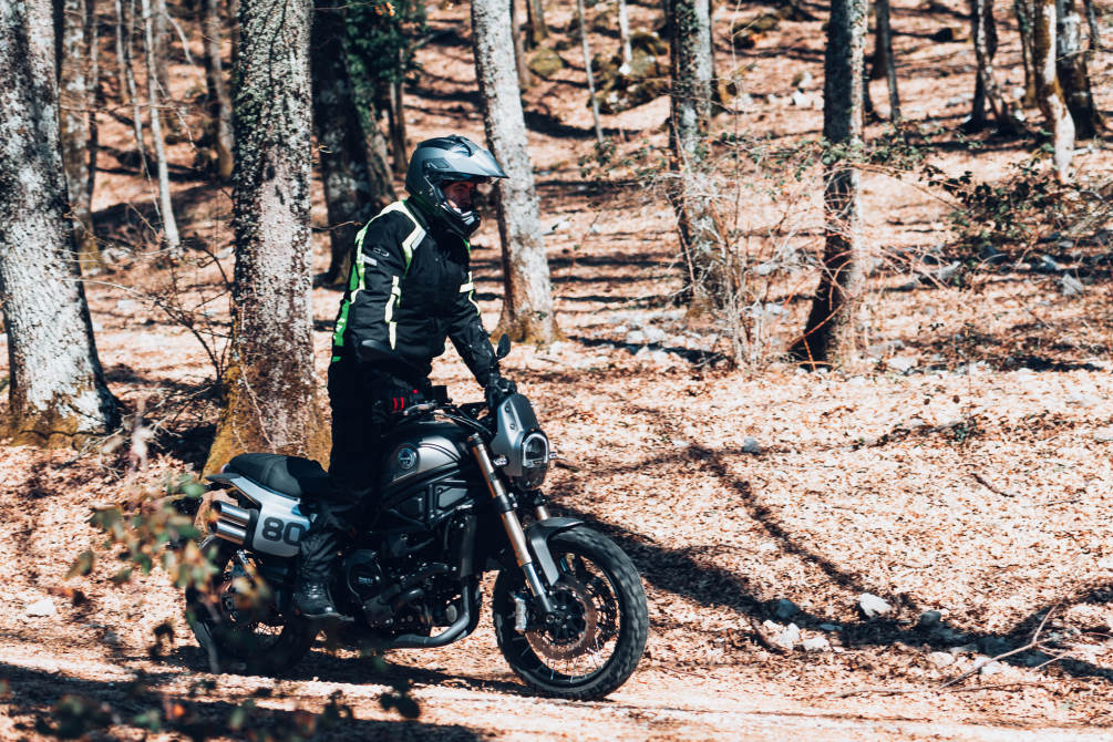  performancemag.it-test-benelli-leoncino-800-Trail