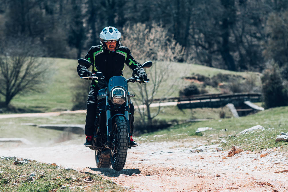  performancemag.it-test-benelli-leoncino-800-Trail