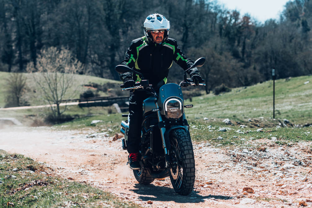  performancemag.it-test-benelli-leoncino-800-Trail