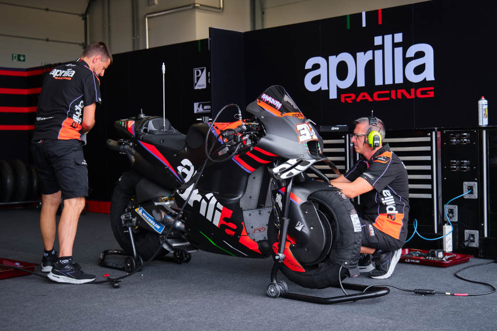 performancemag.it-misano-2023-test-team-aprilia-RS-GP