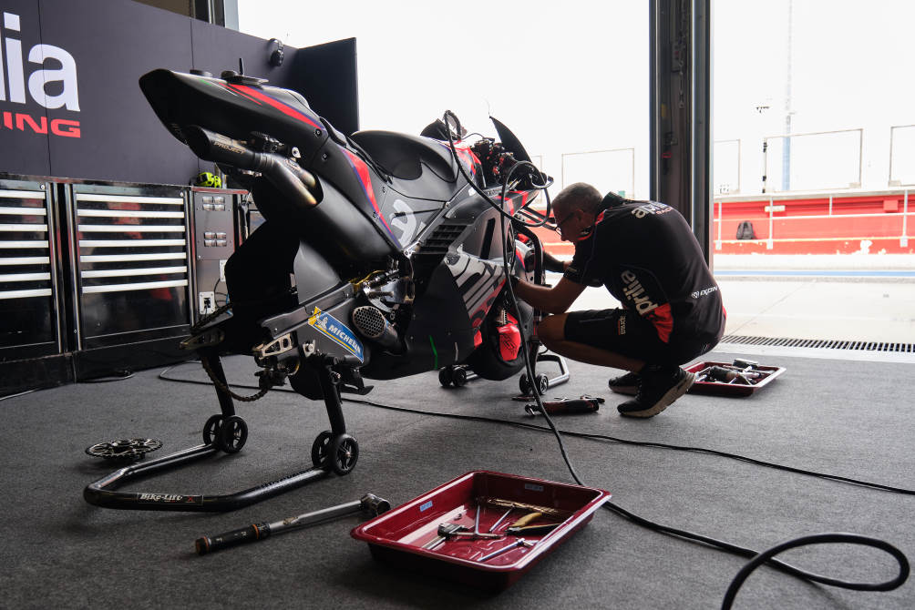 performancemag.it-misano-2023-test-team-aprilia-RS-GP