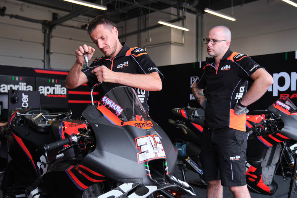 performancemag.it-misano-2023-test-team-aprilia-RS-GP